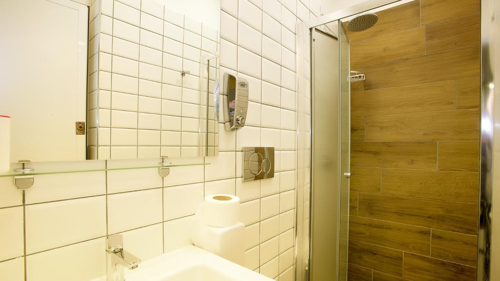 Bed in 8-Bed Mixed Dormitory Room,1553459086:JPEG